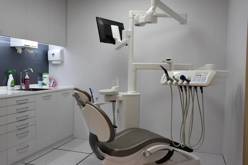 Glee! Dental Surgery photo 2